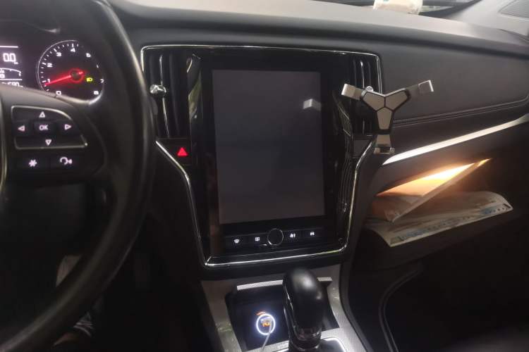 Used Roewe RX5 2019 20T Two-Wheel Drive Automatic Ali Smart Connectivity Platinum Edition Audio And AC Panel