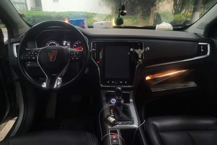 Used Roewe RX5 2019 20T Two-Wheel Drive Automatic Ali Smart Connectivity Platinum Edition Center Console