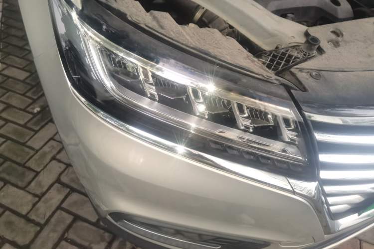 Used Roewe RX5 2019 20T Two-Wheel Drive Automatic Ali Smart Connectivity Platinum Edition Right Front Headlight