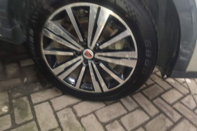 Used Roewe RX5 2019 20T Two-Wheel Drive Automatic Ali Smart Connectivity Platinum Edition Right Front Wheel Hub