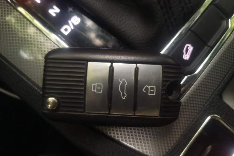 Used Roewe RX5 2019 20T Two-Wheel Drive Automatic Ali Smart Connectivity Platinum Edition Vehicle Key