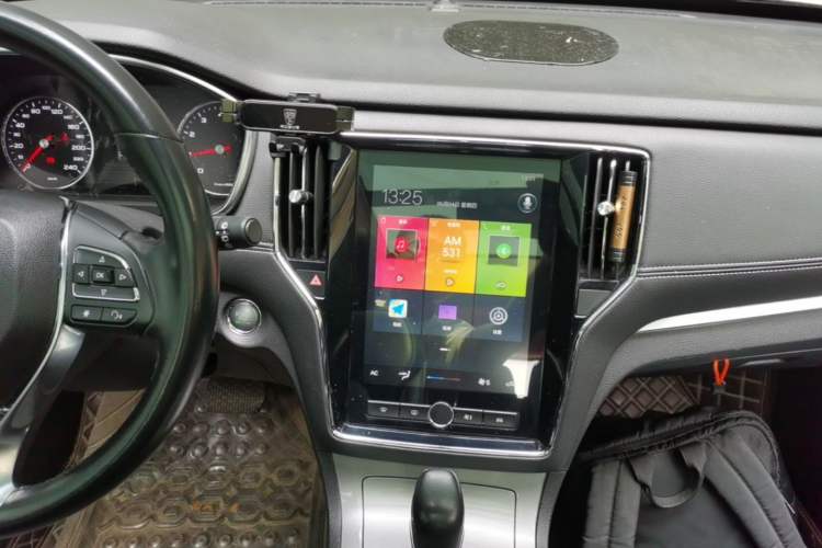 Used Roewe RX5 2019 20T Two-Wheel Drive Automatic 4G Connected Platinum Edition Audio And AC Panel