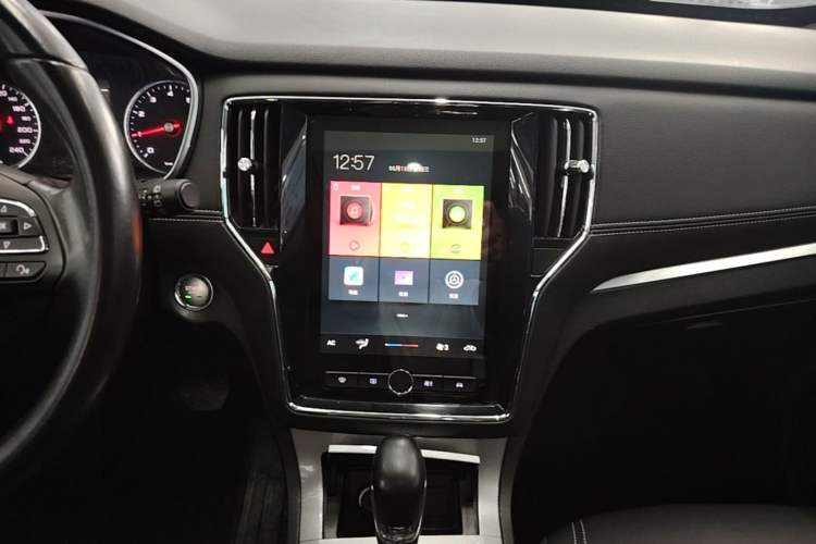 Used Roewe RX5 2019 20T Two-Wheel Drive Automatic 4G Connected Platinum Edition Audio And AC Panel