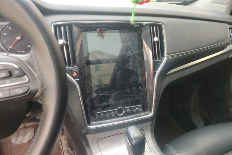 Used Roewe RX5 2019 20T Two-Wheel Drive Automatic 4G Connected Platinum Edition Audio And AC Panel