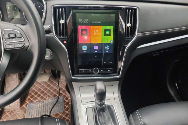Used Roewe RX5 2019 20T Two-Wheel Drive Automatic 4G Connected Platinum Edition Audio And AC Panel