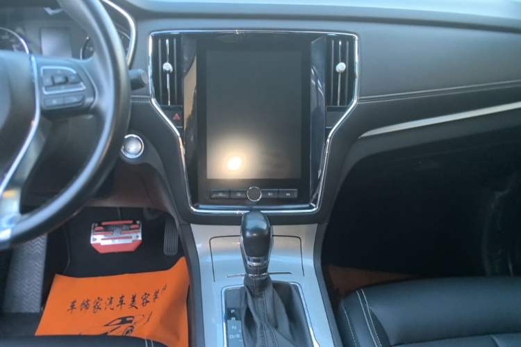Used Roewe RX5 2019 20T Two-Wheel Drive Automatic 4G Connected Platinum Edition Audio And AC Panel