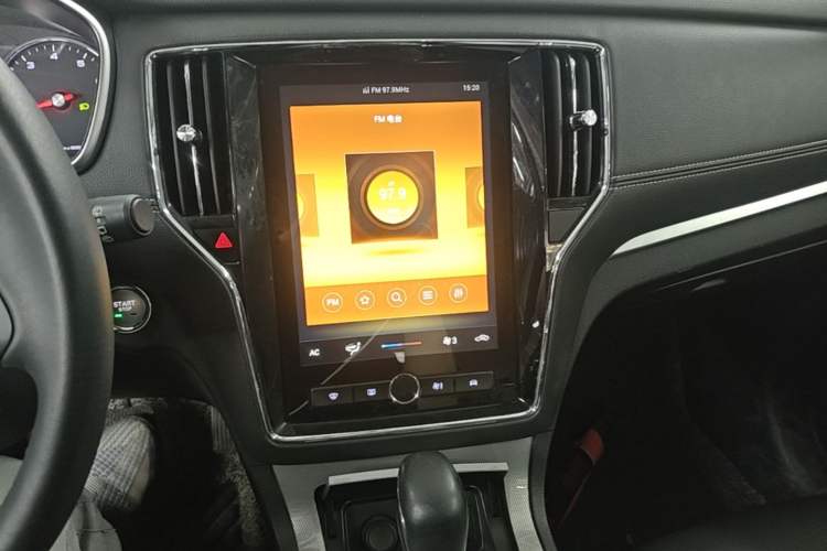 Used Roewe RX5 2019 20T Two-Wheel Drive Automatic 4G Connected Platinum Edition Audio And AC Panel