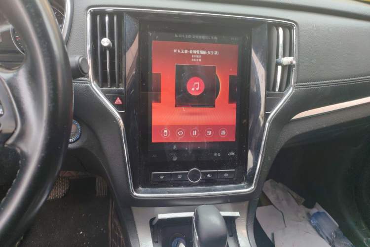 Used Roewe RX5 2019 20T Two-Wheel Drive Automatic 4G Connected Platinum Edition Audio And AC Panel