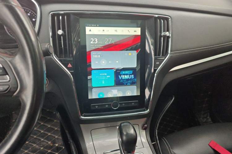 Used Roewe RX5 2019 20T Two-Wheel Drive Automatic 4G Connected Platinum Edition Audio And AC Panel