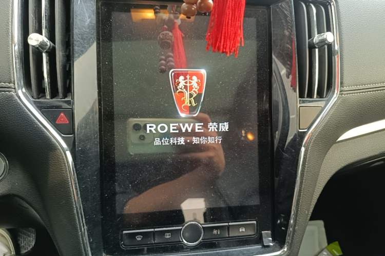 Used Roewe RX5 2019 20T Two-Wheel Drive Automatic 4G Connected Platinum Edition Audio And AC Panel