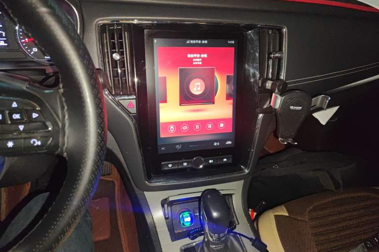 Used Roewe RX5 2019 20T Two-Wheel Drive Automatic 4G Connected Platinum Edition Audio And AC Panel