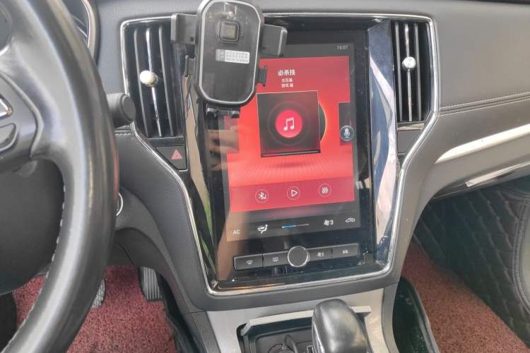 Used Roewe RX5 2019 20T Two-Wheel Drive Automatic 4G Connected Platinum Edition Audio And AC Panel