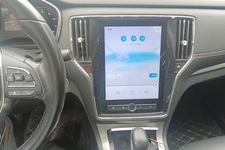Used Roewe RX5 2019 20T Two-Wheel Drive Automatic Ali Smart Connectivity Platinum Edition Audio And AC Panel