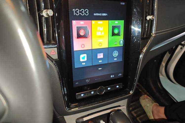 Used Roewe RX5 2019 20T Two-Wheel Drive Automatic 4G Connected Platinum Edition Audio And AC Panel