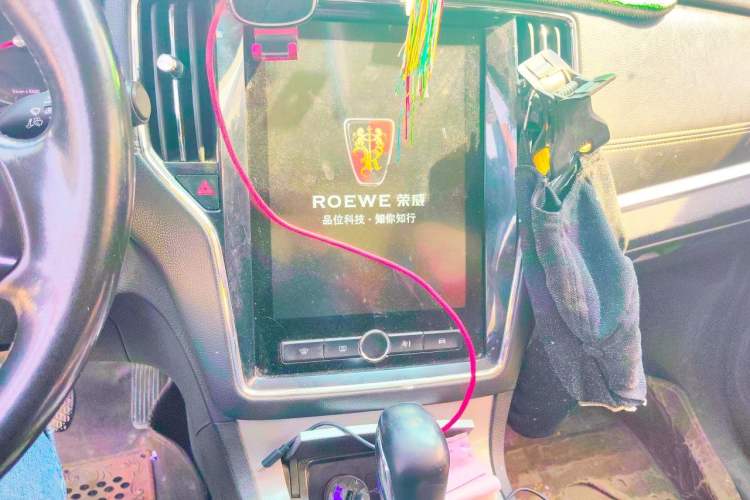 Used Roewe RX5 2019 20T Two-Wheel Drive Automatic 4G Connected Platinum Edition Audio And AC Panel