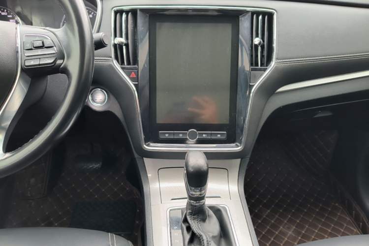 Used Roewe RX5 2019 20T Two-Wheel Drive Automatic 4G Connected Platinum Edition Audio And AC Panel