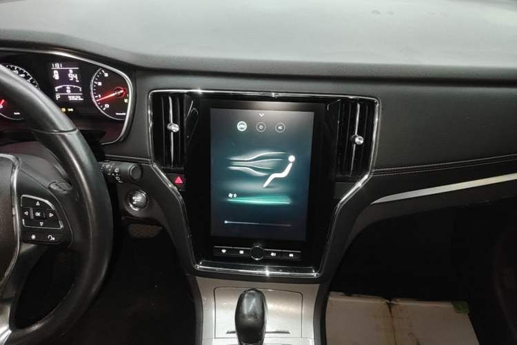 Used Roewe RX5 2019 20T Two-Wheel Drive Automatic 4G Connected Platinum Edition Audio And AC Panel