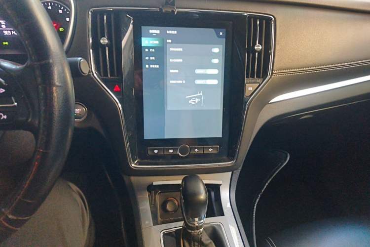 Used Roewe RX5 2019 20T Two-Wheel Drive Automatic 4G Connected Platinum Edition Audio And AC Panel