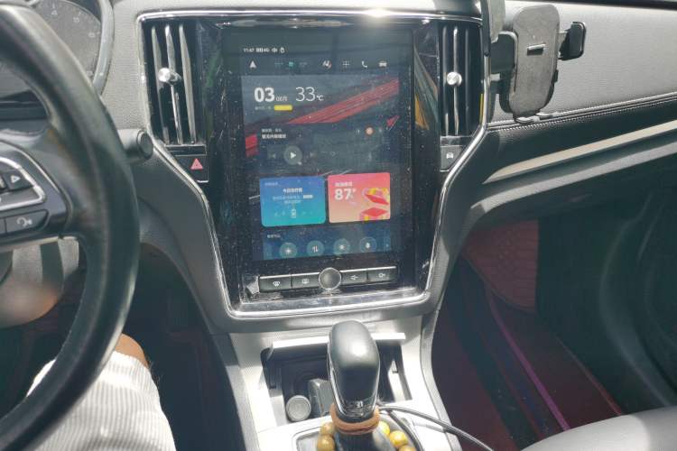 Used Roewe RX5 2019 20T Two-Wheel Drive Automatic Ali Smart Connectivity Platinum Edition Audio And AC Panel