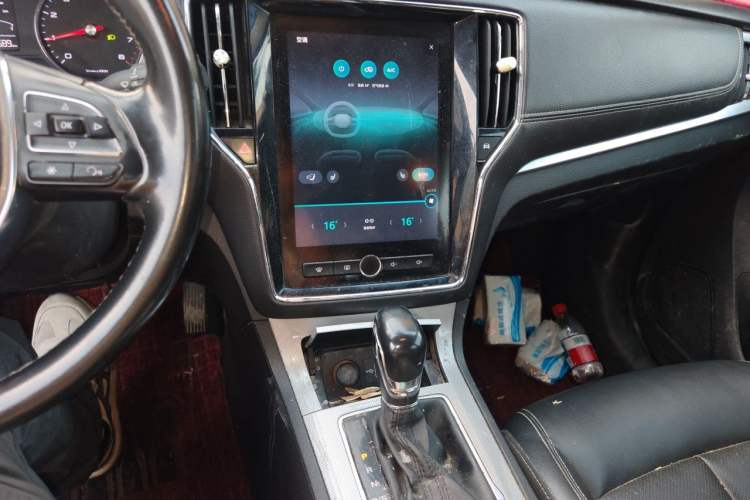 Used Roewe RX5 2019 20T Two-Wheel Drive Automatic Ali Smart Connectivity Platinum Edition Audio And AC Panel