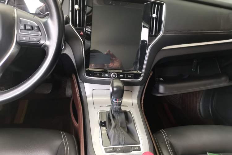 Used Roewe RX5 2019 20T Two-Wheel Drive Automatic 4G Connected Platinum Edition Audio And AC Panel