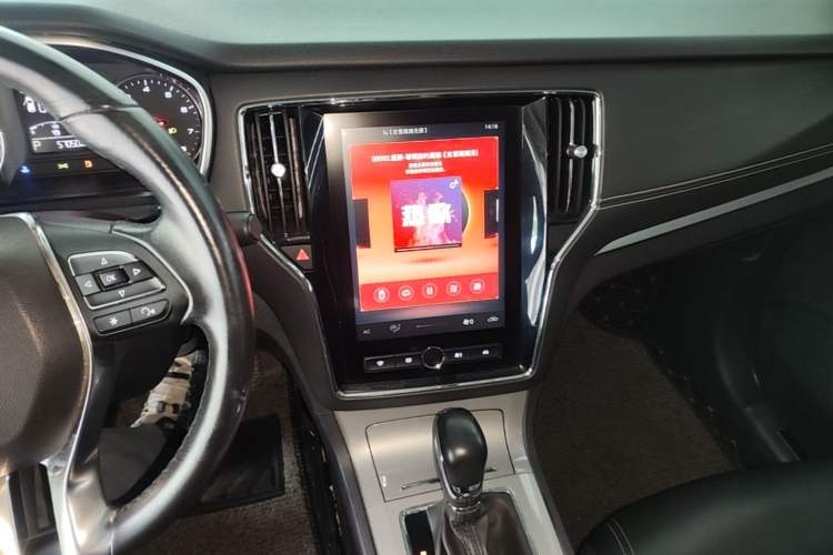 Used Roewe RX5 2019 20T Two-Wheel Drive Automatic 4G Connected Platinum Edition Audio And AC Panel