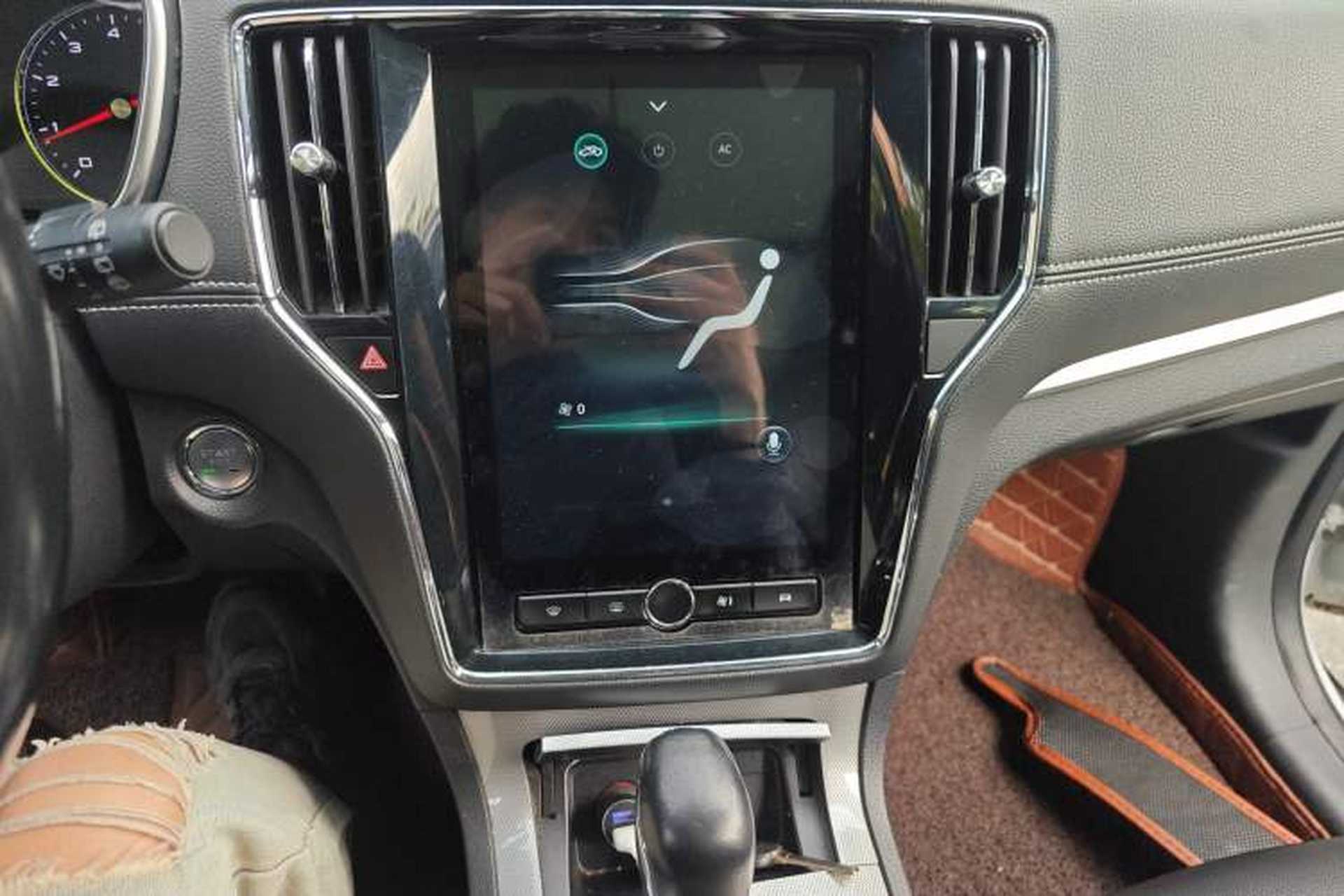 Used Roewe RX5 2019 20T Two-Wheel Drive Automatic 4G Connected Platinum Edition Audio And AC Panel