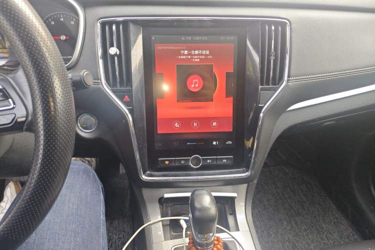 Used Roewe RX5 2019 20T Two-Wheel Drive Automatic Ali Smart Connectivity Platinum Edition Audio And AC Panel
