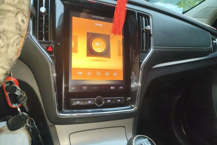 Used Roewe RX5 2019 20T Two-Wheel Drive Manual 4G Connect Platinum Edition Audio And AC Panel