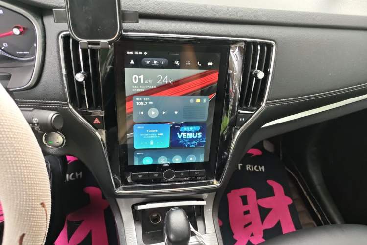 Used Roewe RX5 2019 20T Two-Wheel Drive Automatic Ali Smart Connectivity Platinum Edition Audio And AC Panel