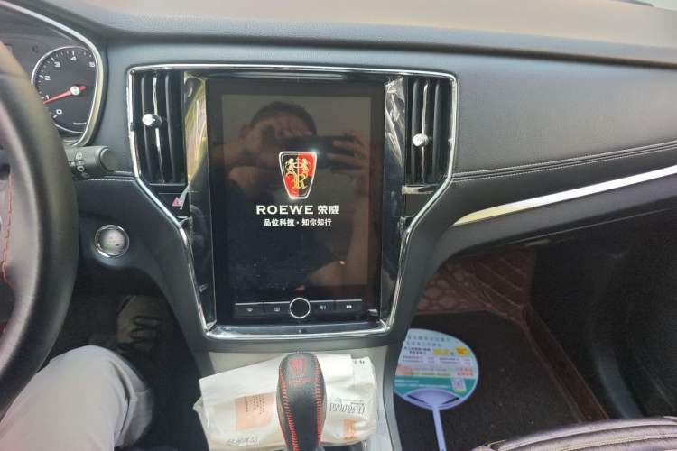 Used Roewe RX5 2019 20T Two-Wheel Drive Automatic 4G Connected Platinum Edition Audio And AC Panel