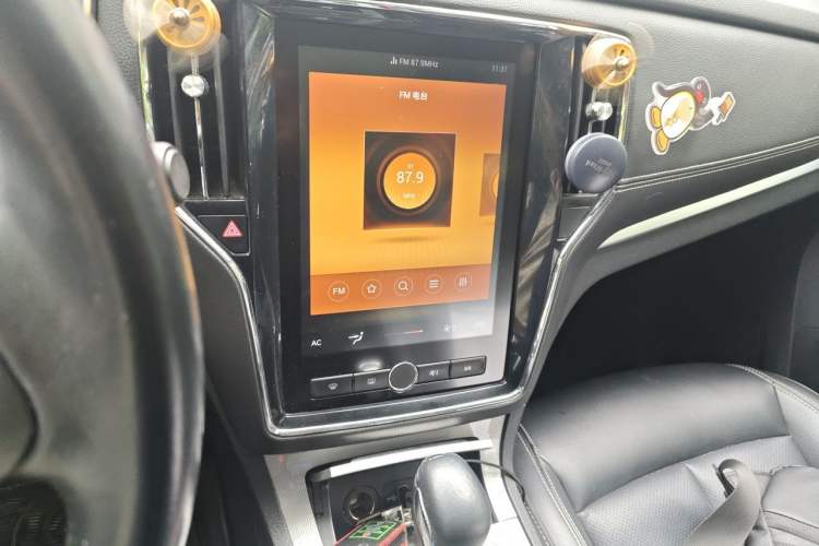 Used Roewe RX5 2019 20T Two-Wheel Drive Automatic 4G Connected Platinum Edition Audio And AC Panel
