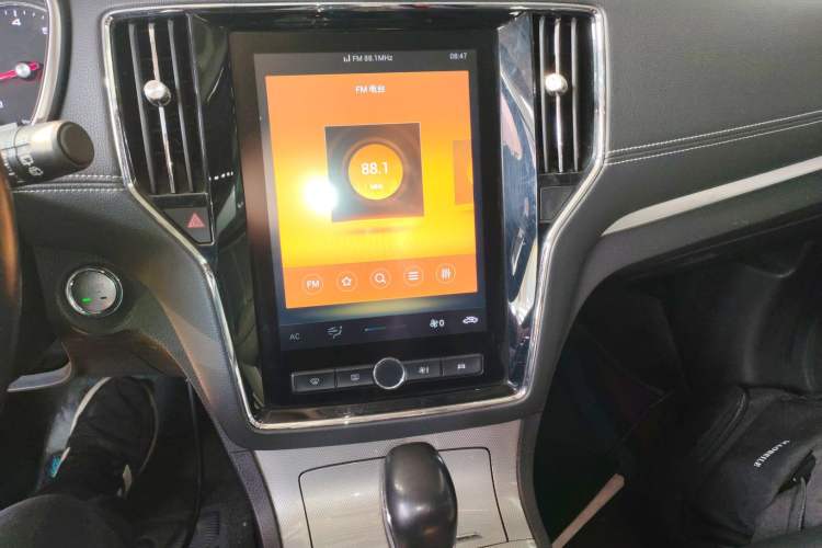 Used Roewe RX5 2019 20T Two-Wheel Drive Automatic 4G Connected Platinum Edition Audio And AC Panel