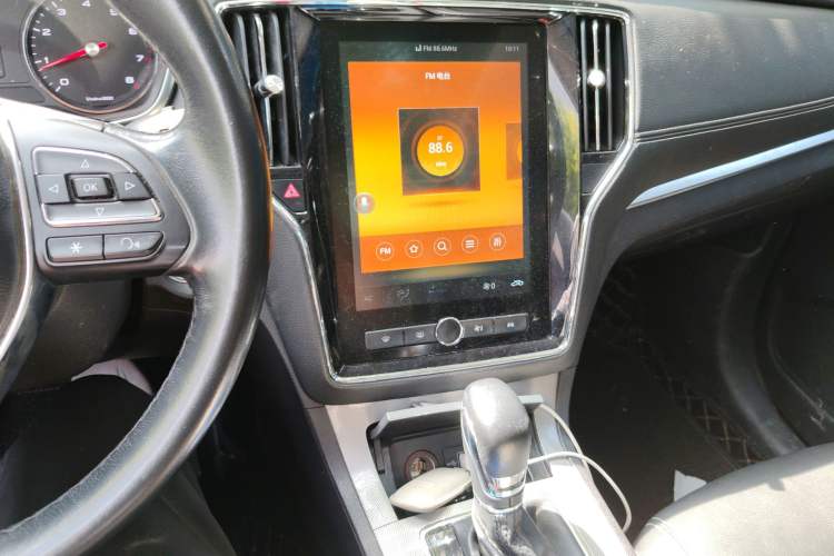 Used Roewe RX5 2019 20T Two-Wheel Drive Automatic 4G Connected Platinum Edition Audio And AC Panel