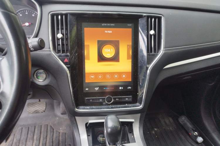 Used Roewe RX5 2019 20T Two-Wheel Drive Automatic 4G Connected Platinum Edition Audio And AC Panel