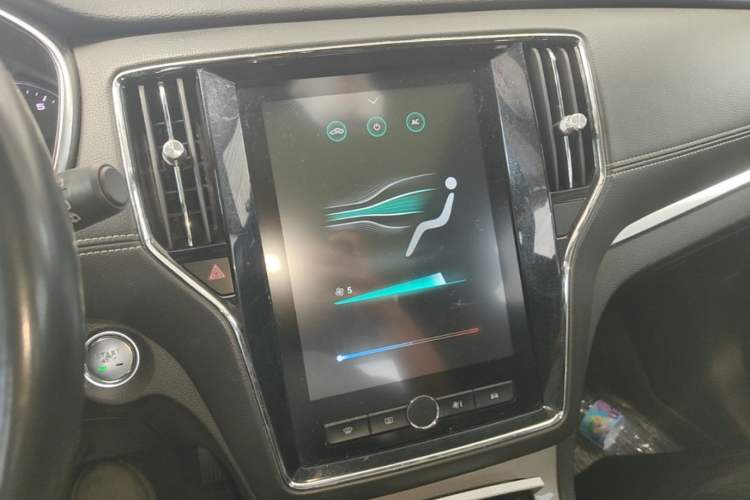 Used Roewe RX5 2019 20T Two-Wheel Drive Automatic 4G Connected Platinum Edition Audio And AC Panel