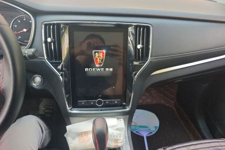 Used Roewe RX5 2019 20T Two-Wheel Drive Automatic 4G Connected Platinum Edition Audio And AC Panel
