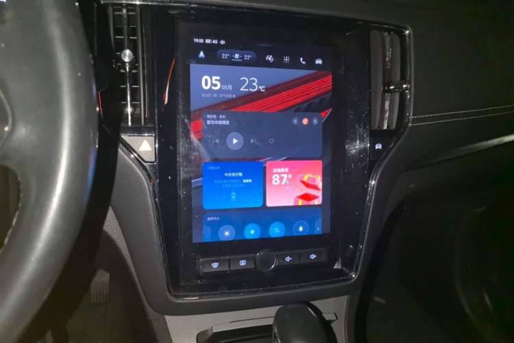 Used Roewe RX5 2019 20T Two-Wheel Drive Automatic Ali Smart Connectivity Platinum Edition Audio And AC Panel