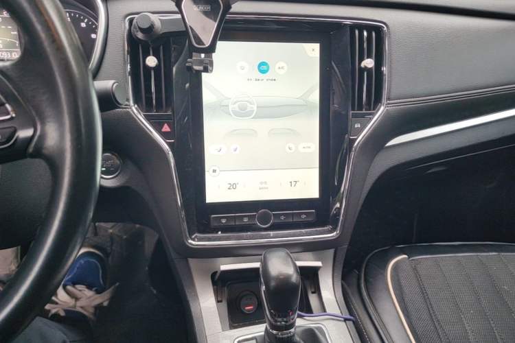 Used Roewe RX5 2019 20T Two-Wheel Drive Automatic Ali Smart Connectivity Platinum Edition Audio And AC Panel