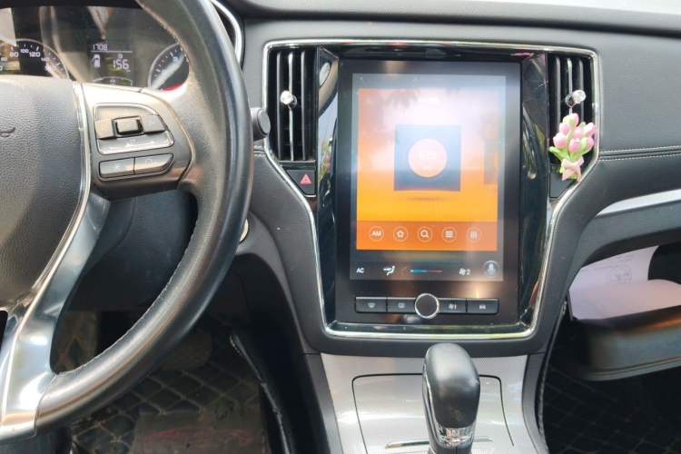 Used Roewe RX5 2019 20T Two-Wheel Drive Automatic 4G Connected Platinum Edition Audio And AC Panel