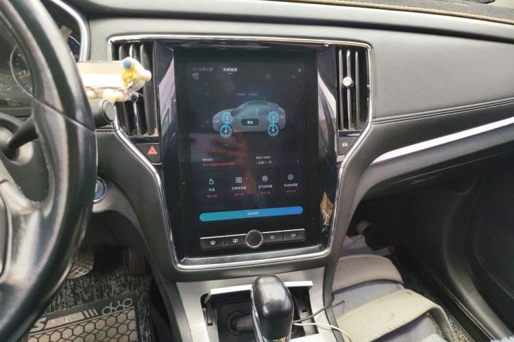 Used Roewe RX5 2019 20T Two-Wheel Drive Automatic 4G Connected Platinum Edition Audio And AC Panel