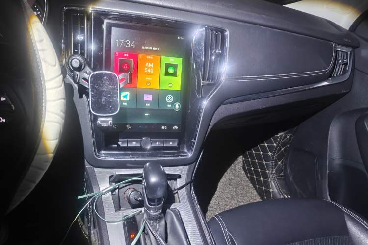Used Roewe RX5 2019 20T Two-Wheel Drive Automatic 4G Connected Platinum Edition Audio And AC Panel