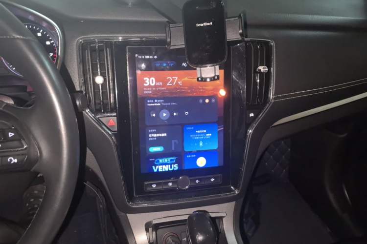 Used Roewe RX5 2019 20T Two-Wheel Drive Automatic Ali Smart Connectivity Platinum Edition Audio And AC Panel