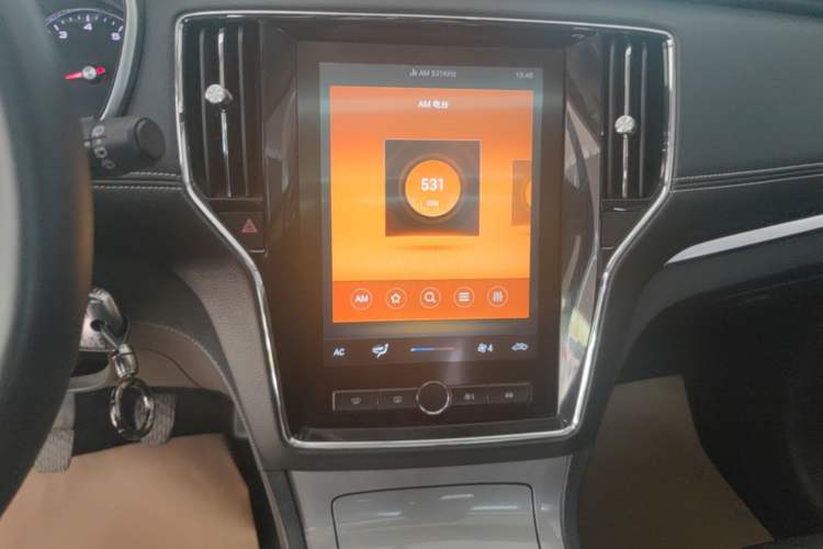 Used Roewe RX5 2019 20T Two-Wheel Drive Manual 4G Connect Platinum Edition Audio And AC Panel