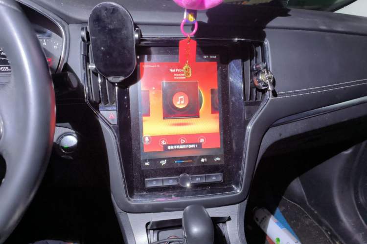 Used Roewe RX5 2019 20T Two-Wheel Drive Automatic 4G Connected Platinum Edition Audio And AC Panel