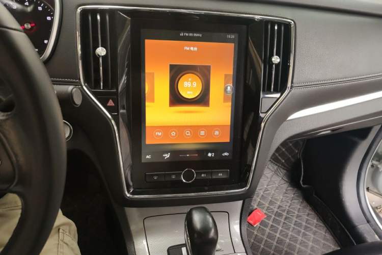 Used Roewe RX5 2019 20T Two-Wheel Drive Automatic 4G Connected Platinum Edition Audio And AC Panel