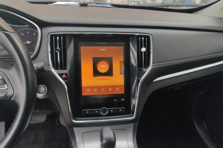 Used Roewe RX5 2019 20T Two-Wheel Drive Automatic 4G Connected Platinum Edition Audio And AC Panel