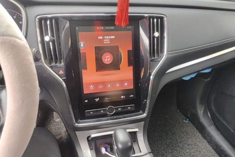 Used Roewe RX5 2019 20T Two-Wheel Drive Automatic 4G Connected Platinum Edition Audio And AC Panel