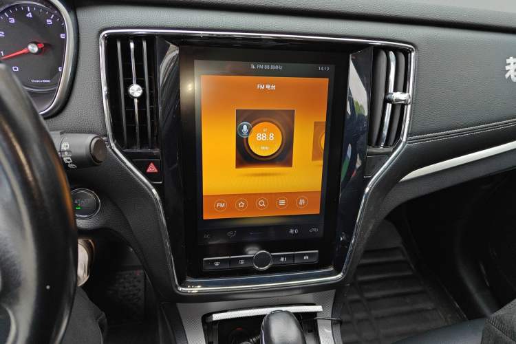 Used Roewe RX5 2019 20T Two-Wheel Drive Automatic 4G Connected Platinum Edition Audio And AC Panel
