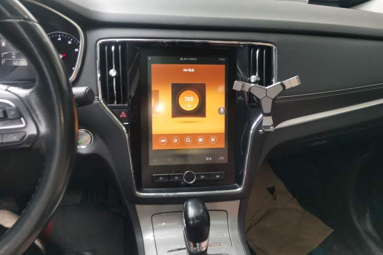 Used Roewe RX5 2019 20T Two-Wheel Drive Automatic 4G Connected Platinum Edition Audio And AC Panel